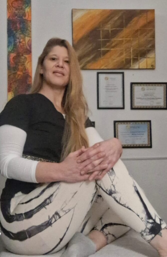 Romina — masajista en Avellaneda — foto 4