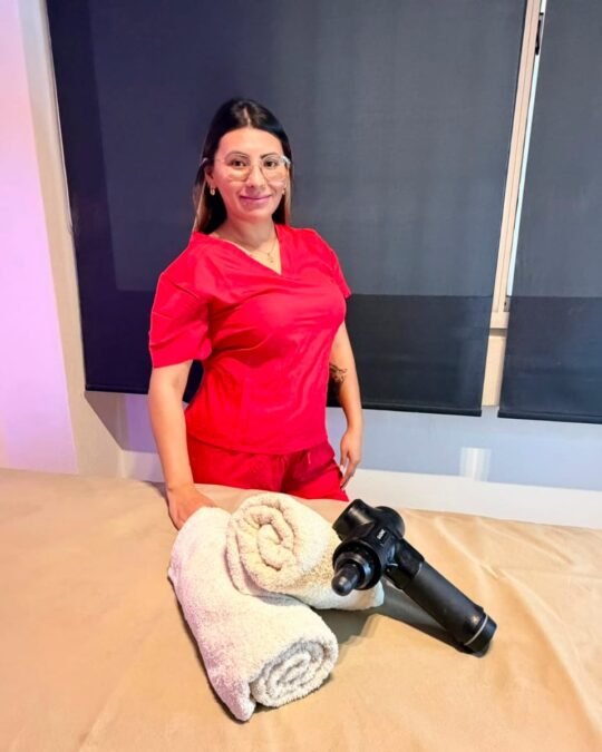 Jennyfer — masajista en Tribunales