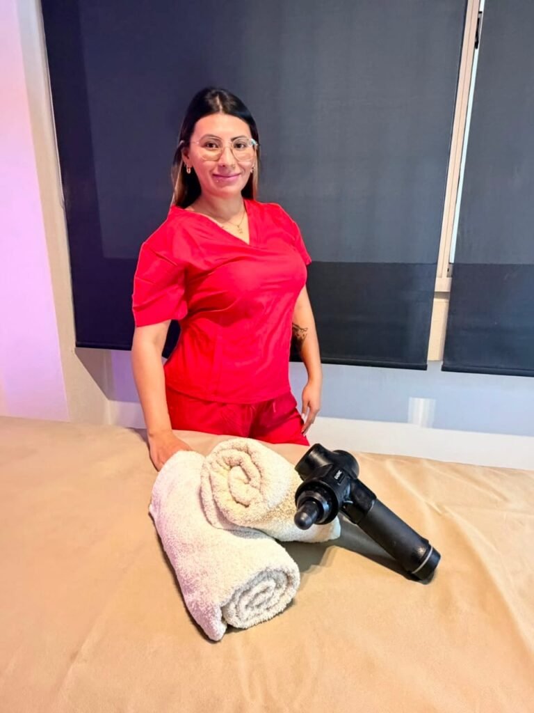 Jennyfer — masajista en Tribunales — foto 1