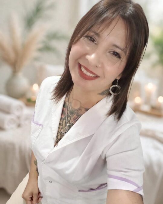Cinthia — masajista en Almagro